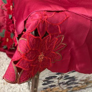St. Nicholas Square Round Red Pointsetia Table Cloth Gently Used